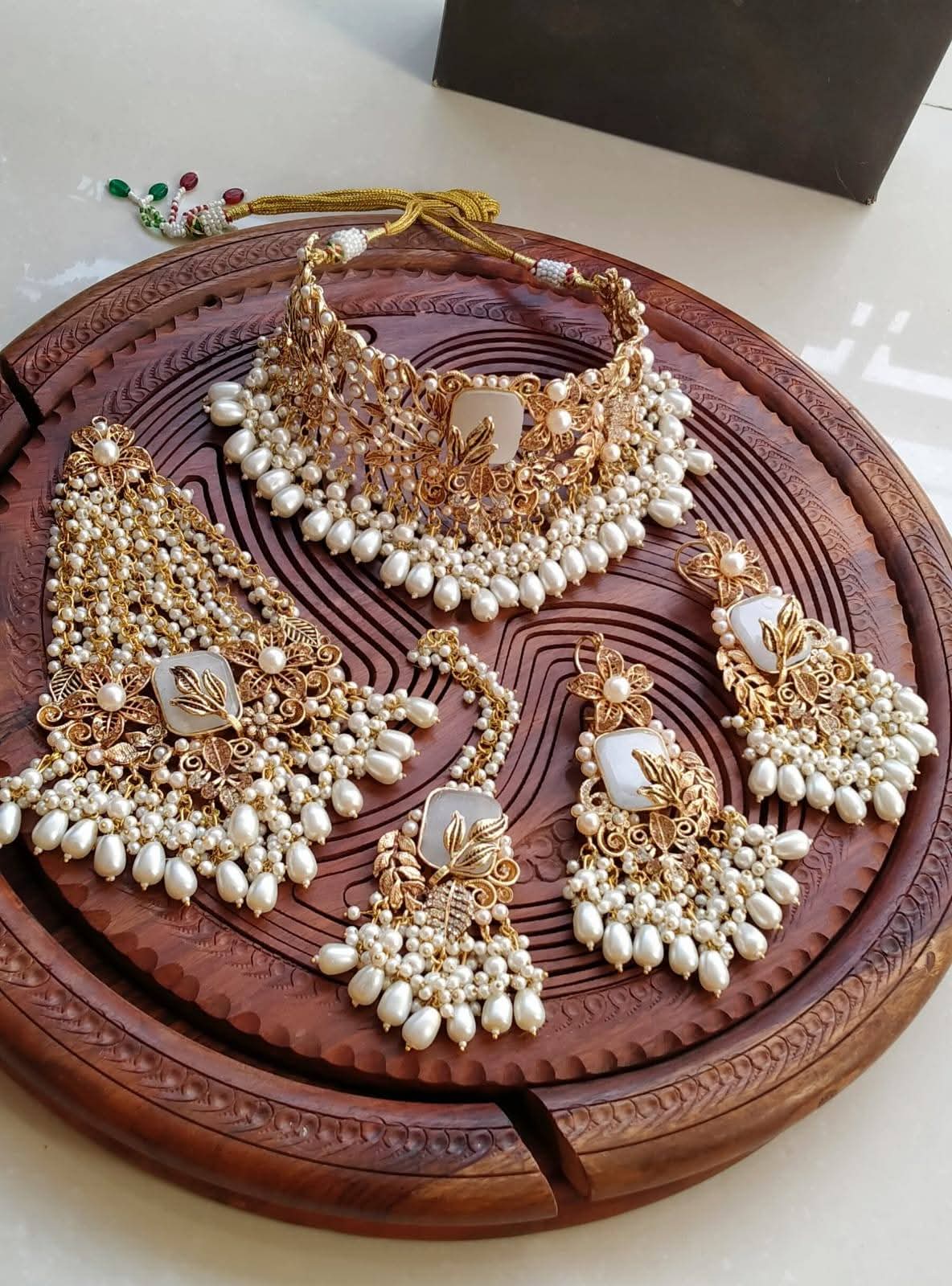 Bridal Kundan & Pearl Choker Jewellery Set with Side Passa, Maang Tikka & Earrings