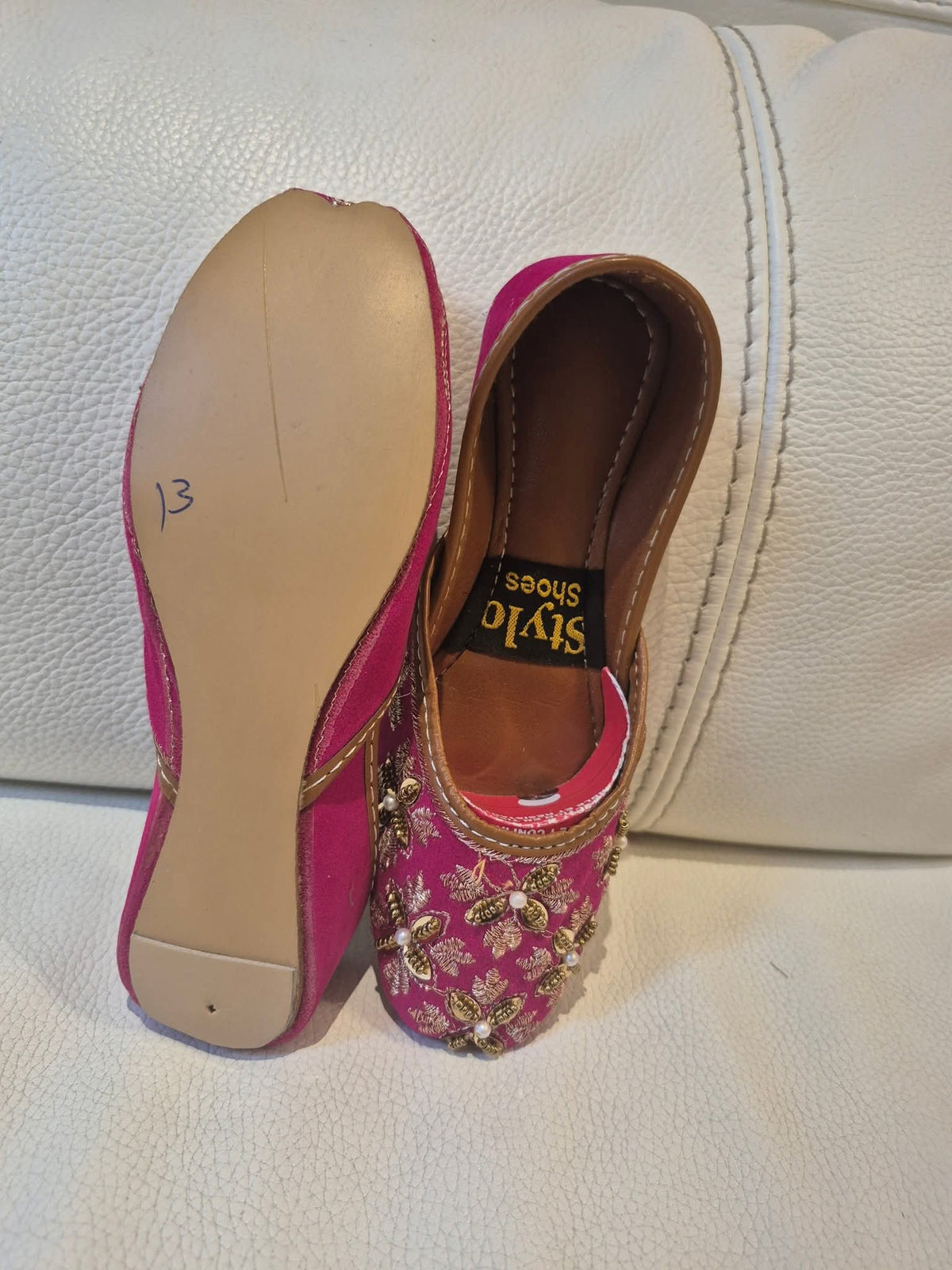 Magenta Velvet Pearl-Embellished Khussa